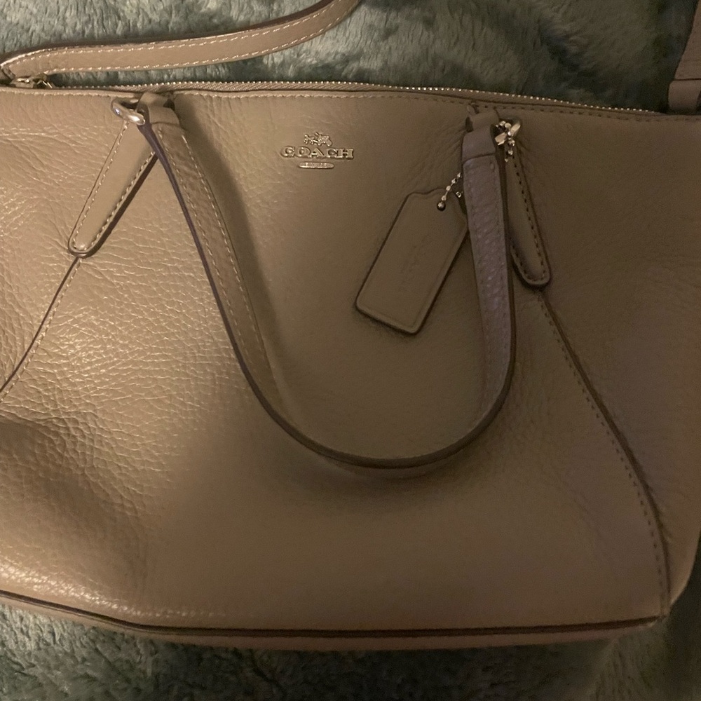 Coach Beige Leather Shoulder Bag. Like New. Tan. P